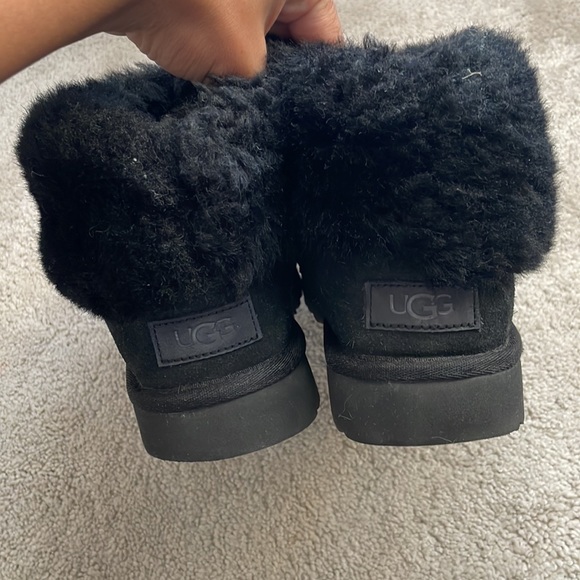 Black uggs - Picture 2 of 4